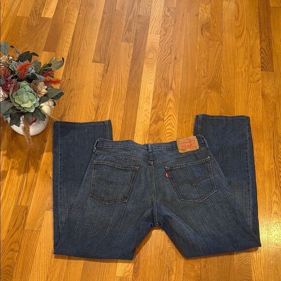 Levi's Men's 559 Blue Jeans - 34/34 on tag but they’re 34/31 - Great Condition - Picture 1 of 8